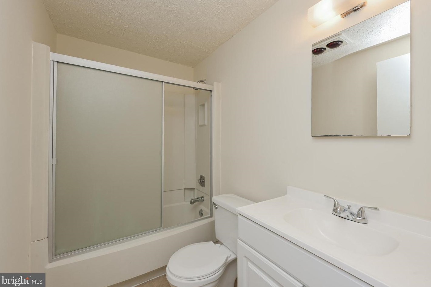 1501 Woodside Dr, Woodbridge VA  22191-3040 exterior