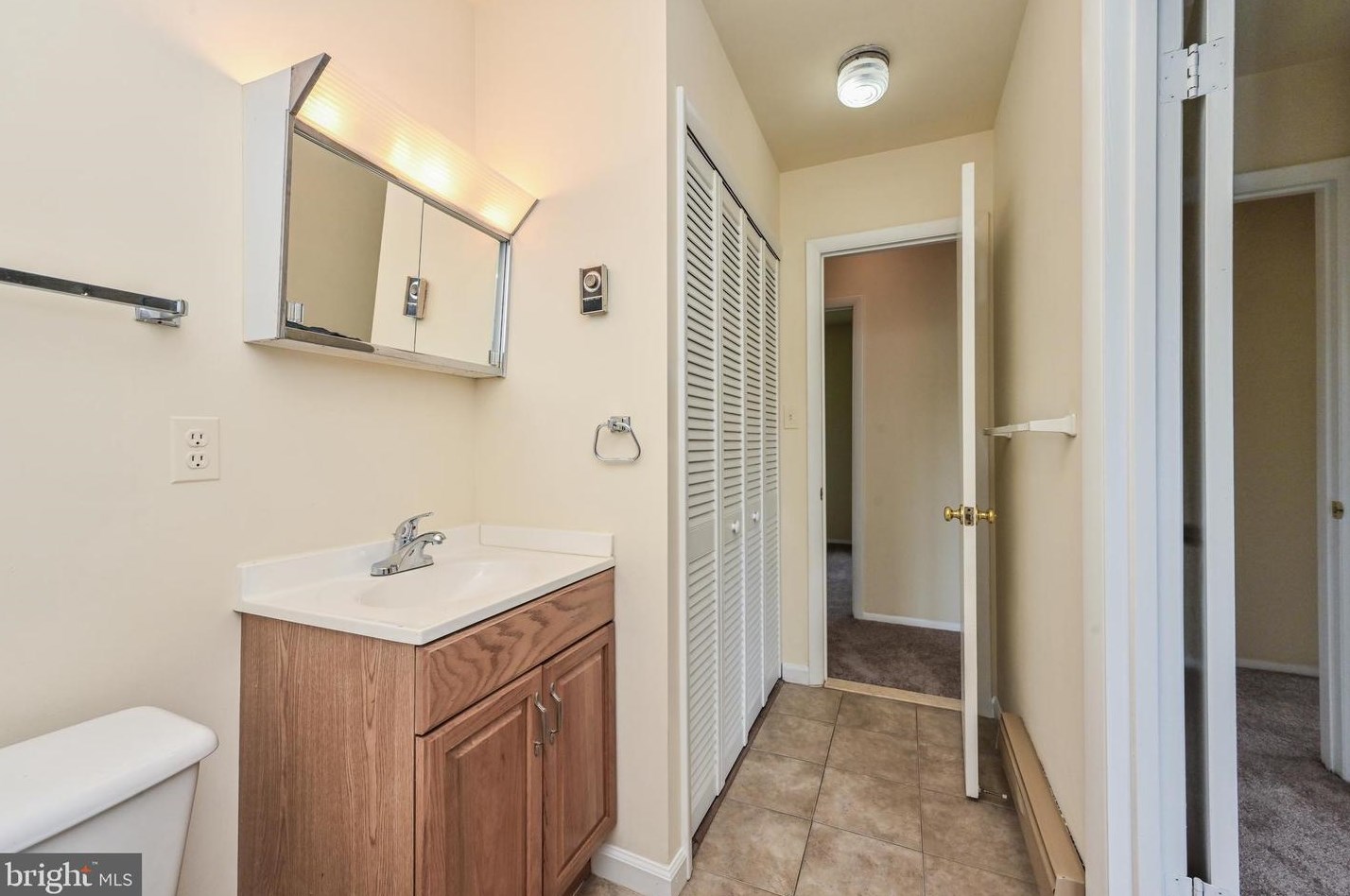 1501 Woodside Dr, Woodbridge VA  22191-3040 exterior