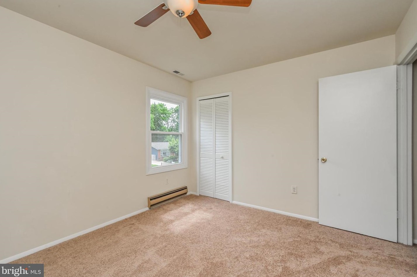 1501 Woodside Dr, Woodbridge VA  22191-3040 exterior