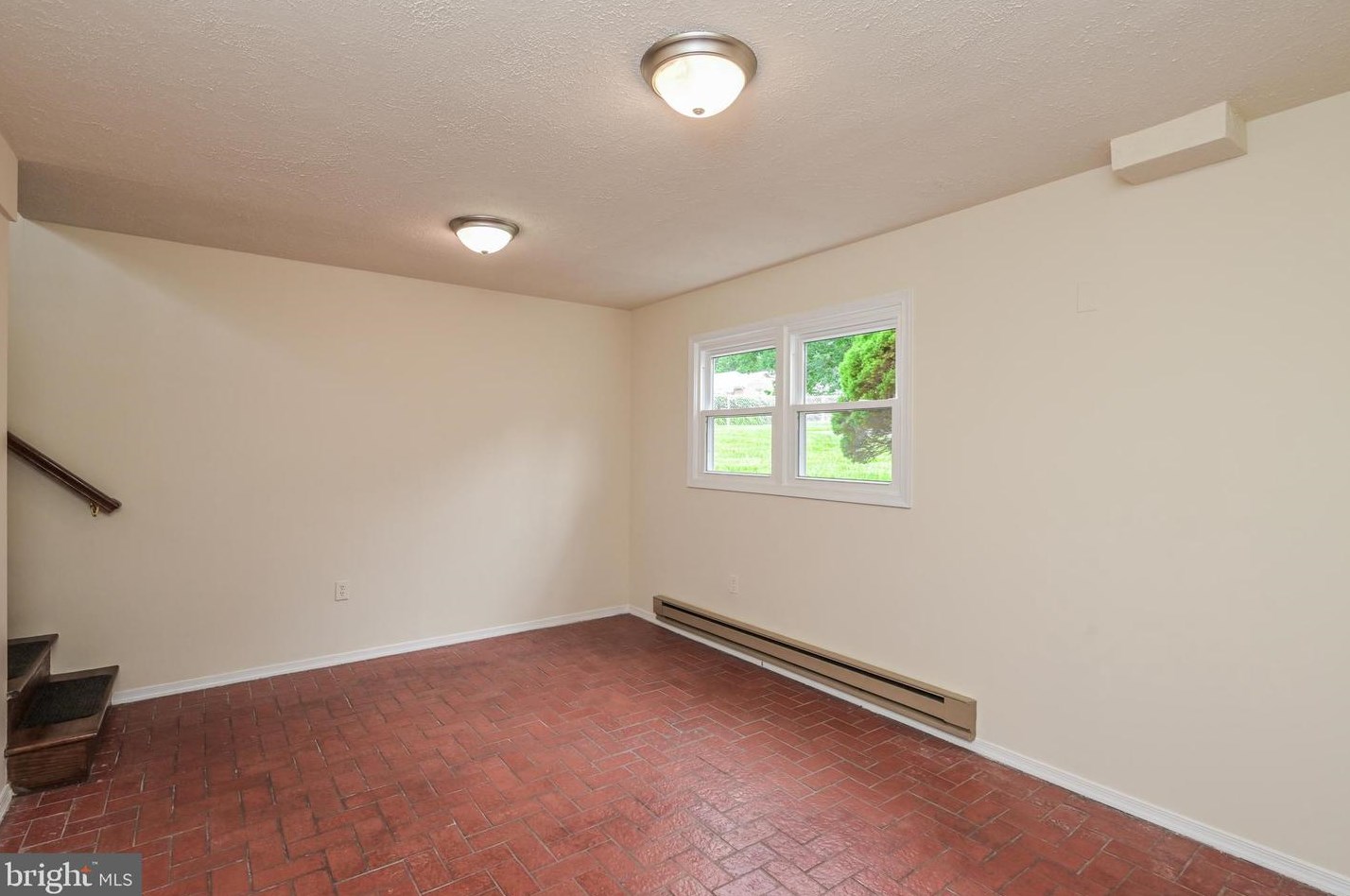 1501 Woodside Dr, Woodbridge VA  22191-3040 exterior