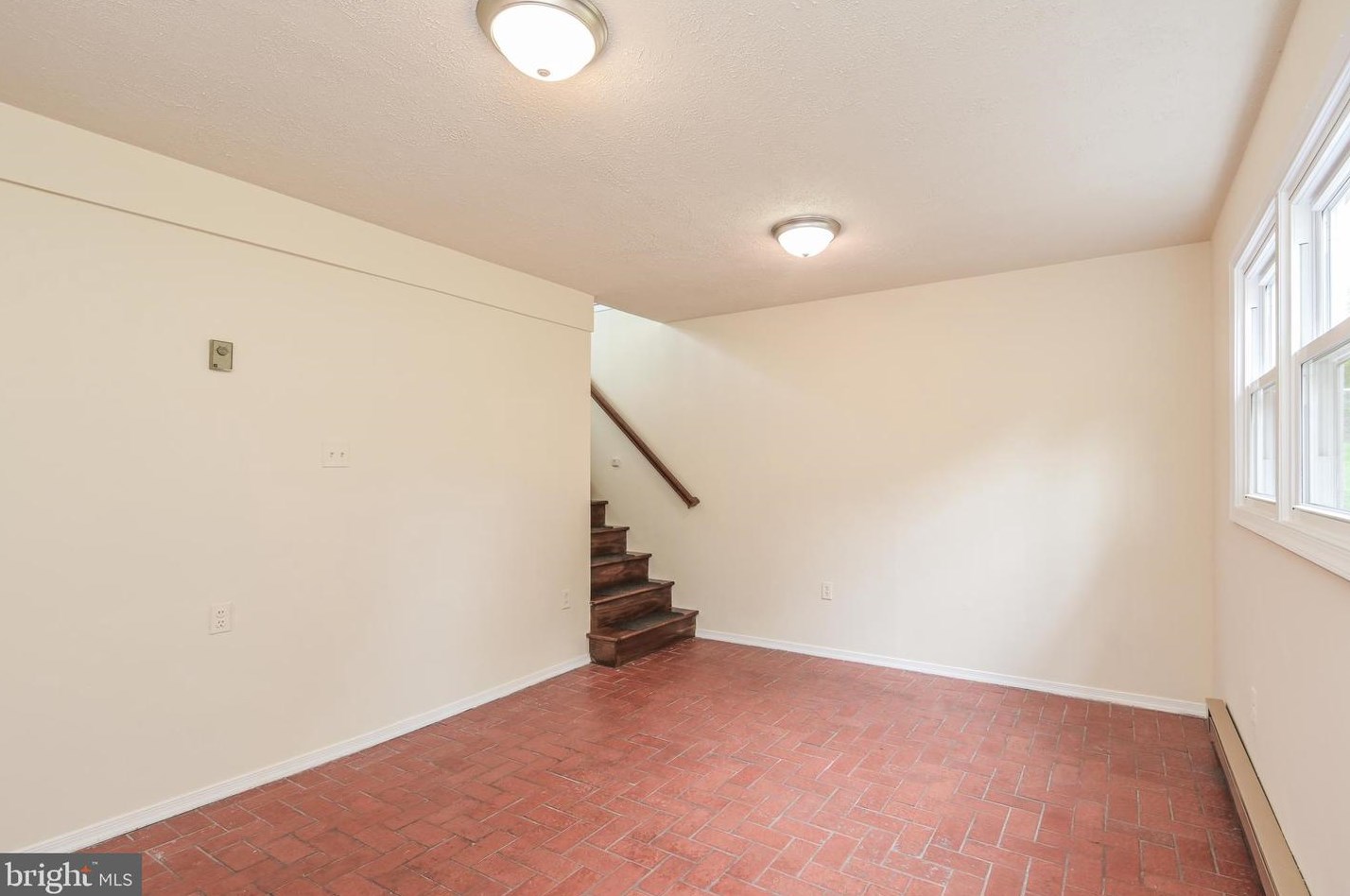 1501 Woodside Dr, Woodbridge VA  22191-3040 exterior