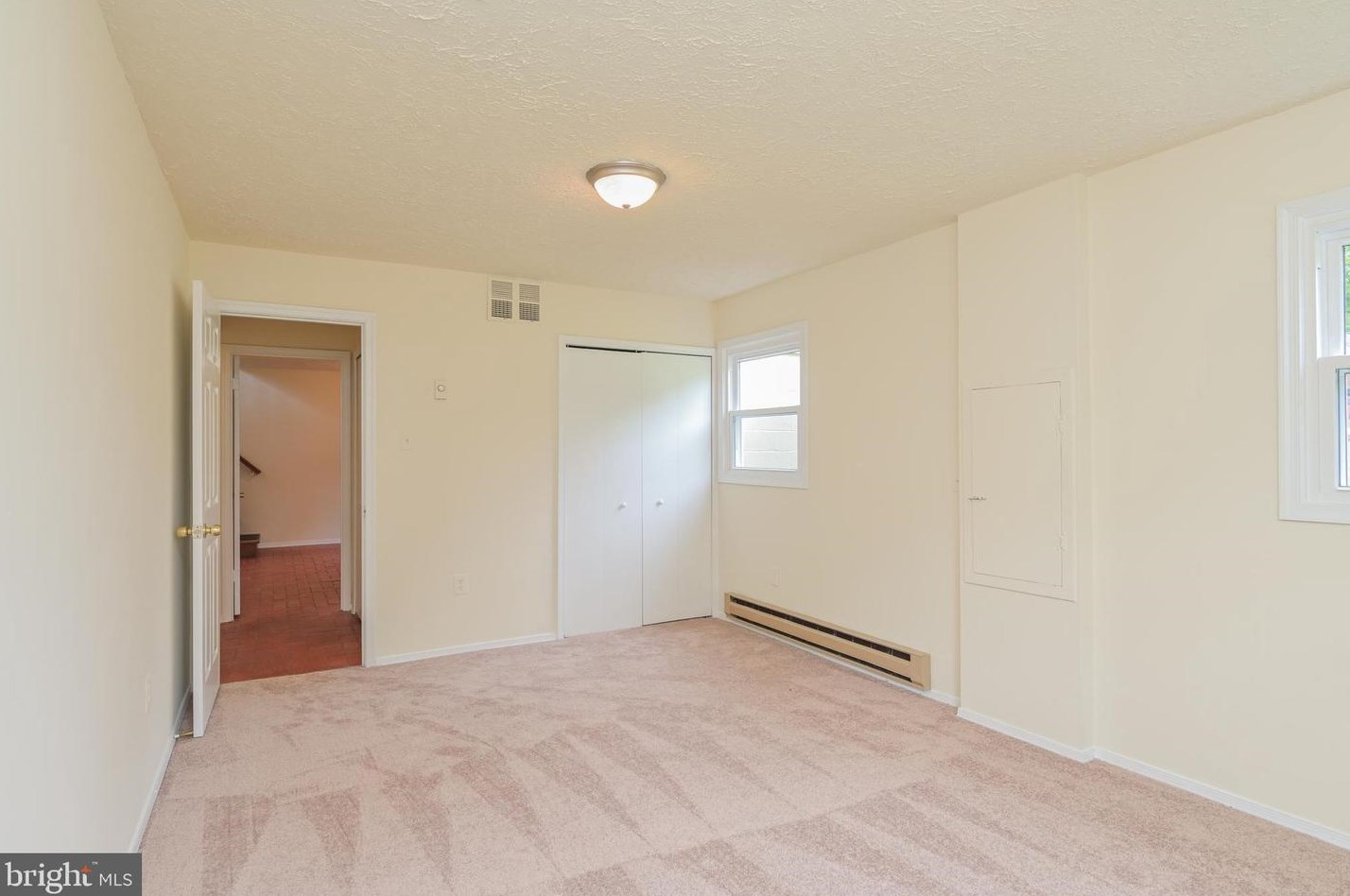 1501 Woodside Dr, Woodbridge VA  22191-3040 exterior