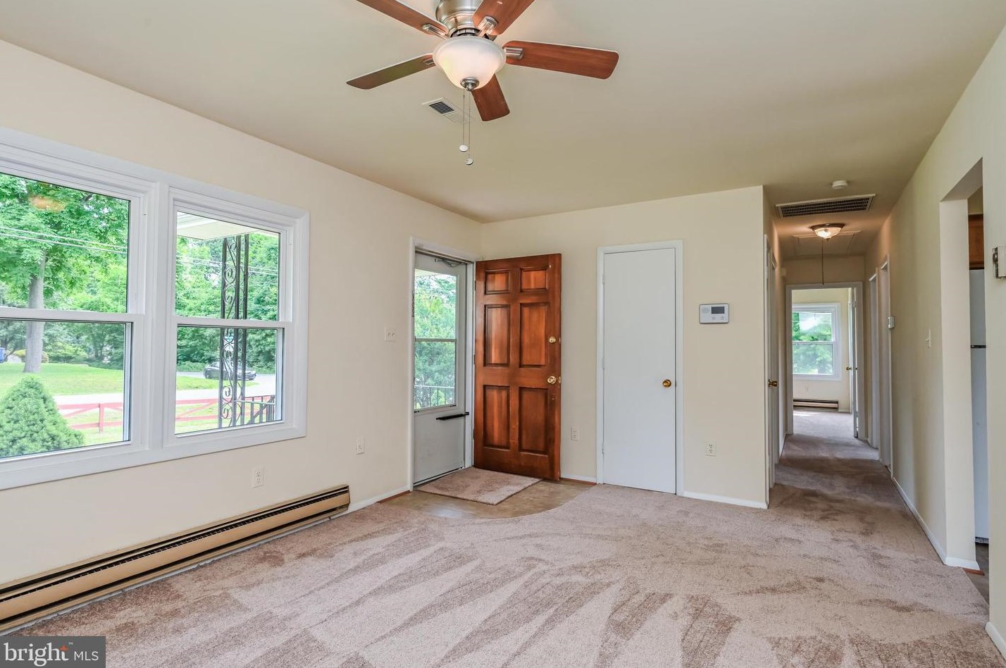 1501 Woodside Dr, Woodbridge VA  22191-3040 exterior