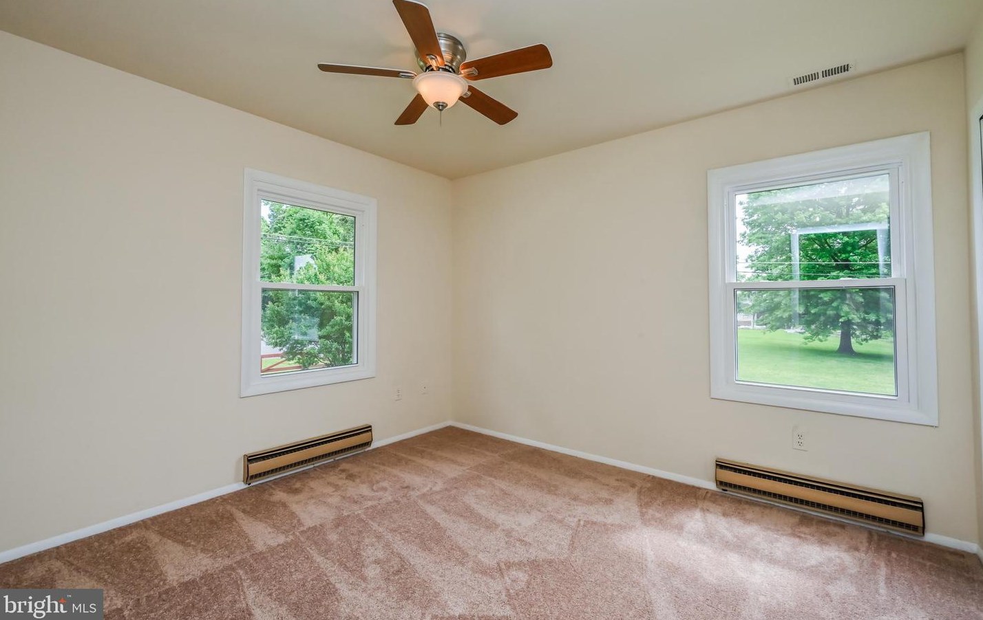 1501 Woodside Dr, Woodbridge VA  22191-3040 exterior