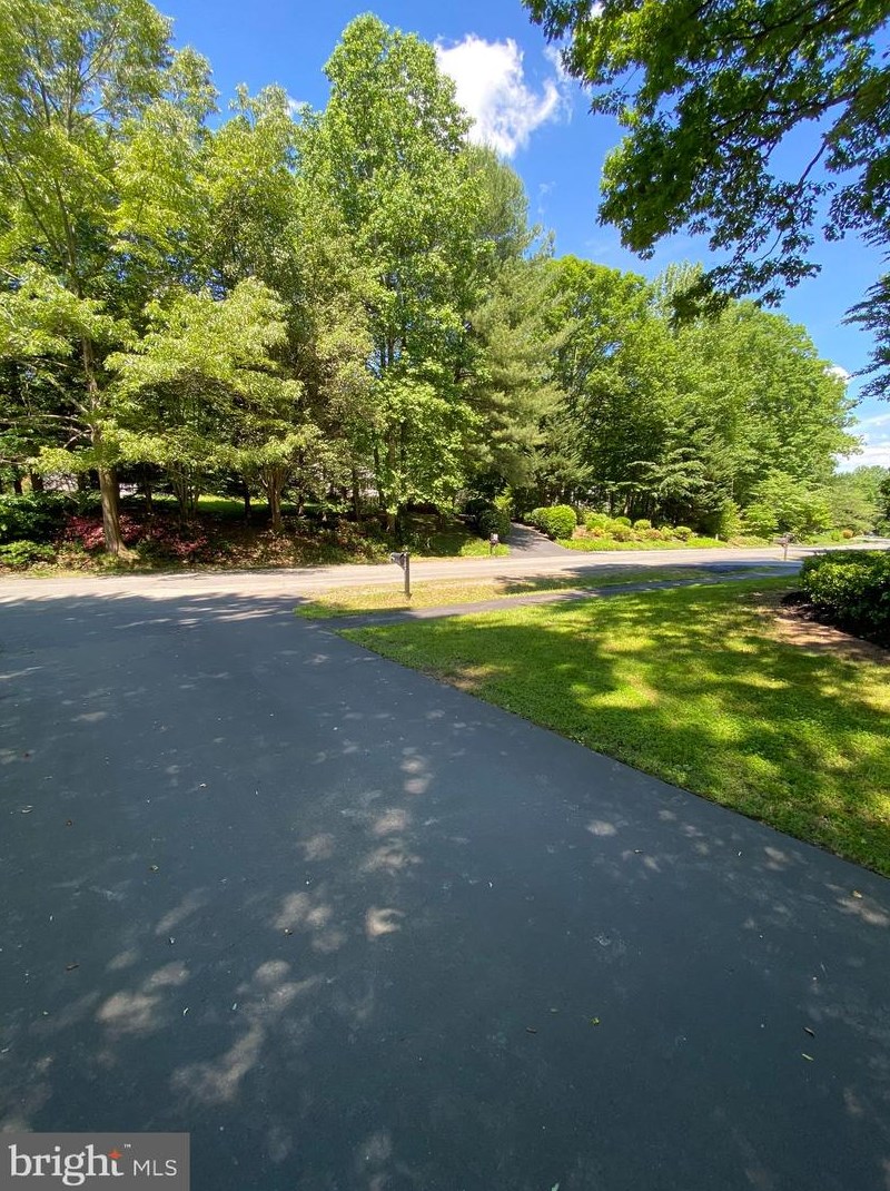13071 Pershing Dr, Manassas VA  20112-3694 exterior
