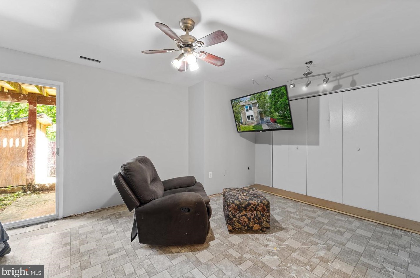 15199 Valley Stream Dr, Woodbridge VA  exterior