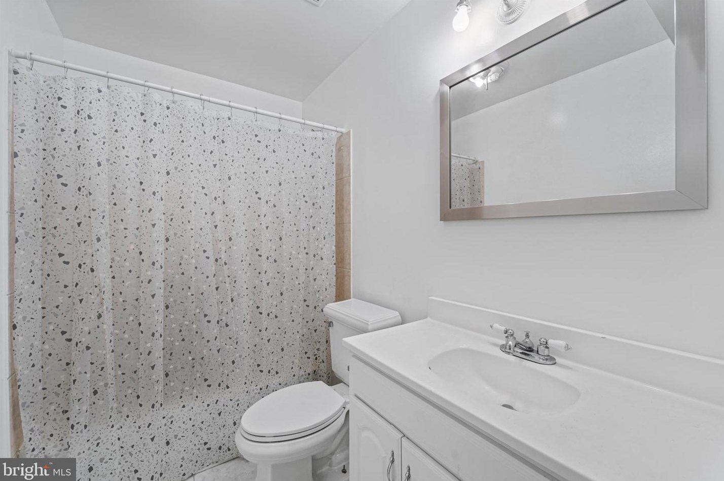 15199 Valley Stream Dr, Woodbridge VA  exterior