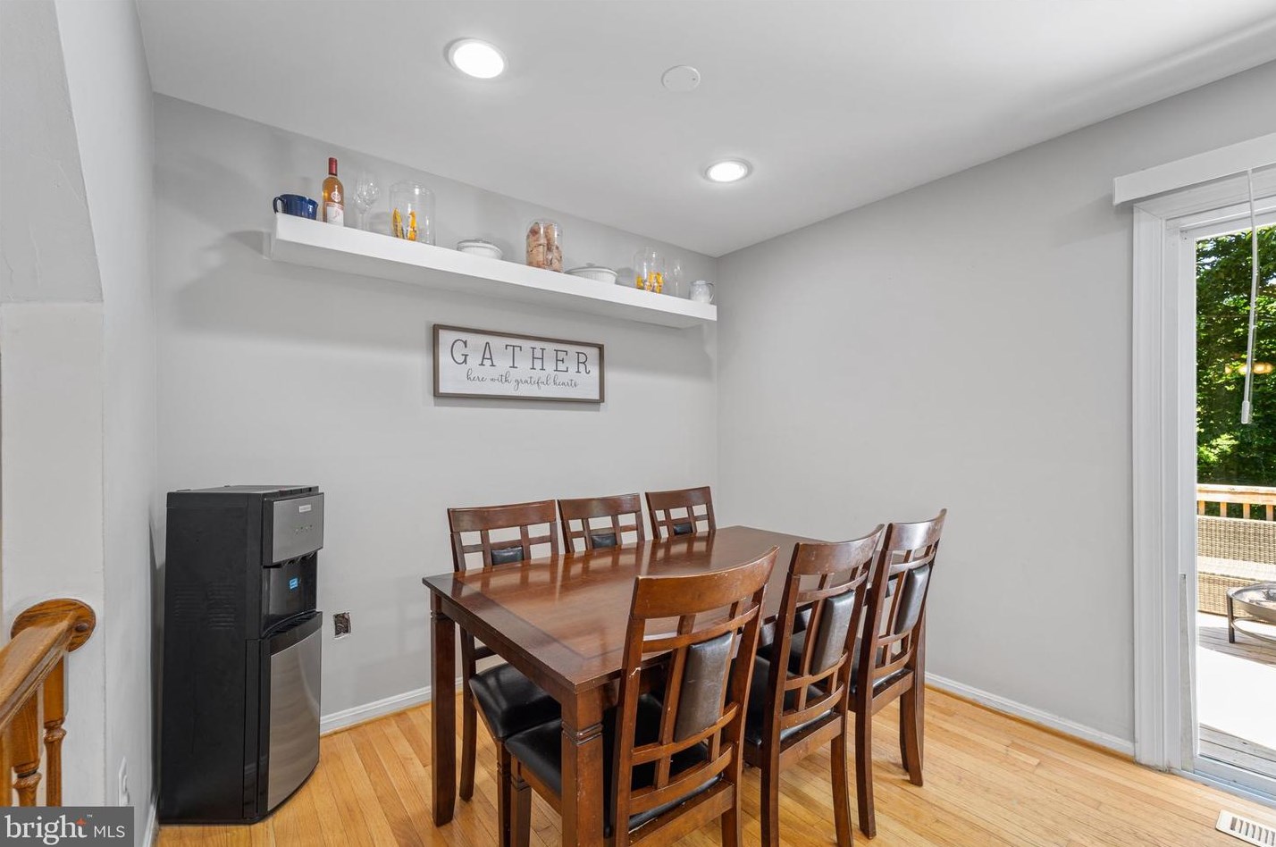 15199 Valley Stream Dr, Woodbridge VA  exterior