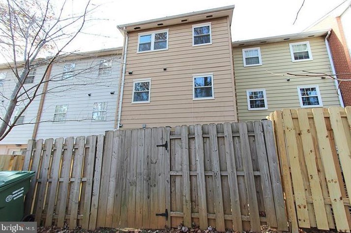 14897 Emberdale Dr, Woodbridge VA  22193-2680 exterior