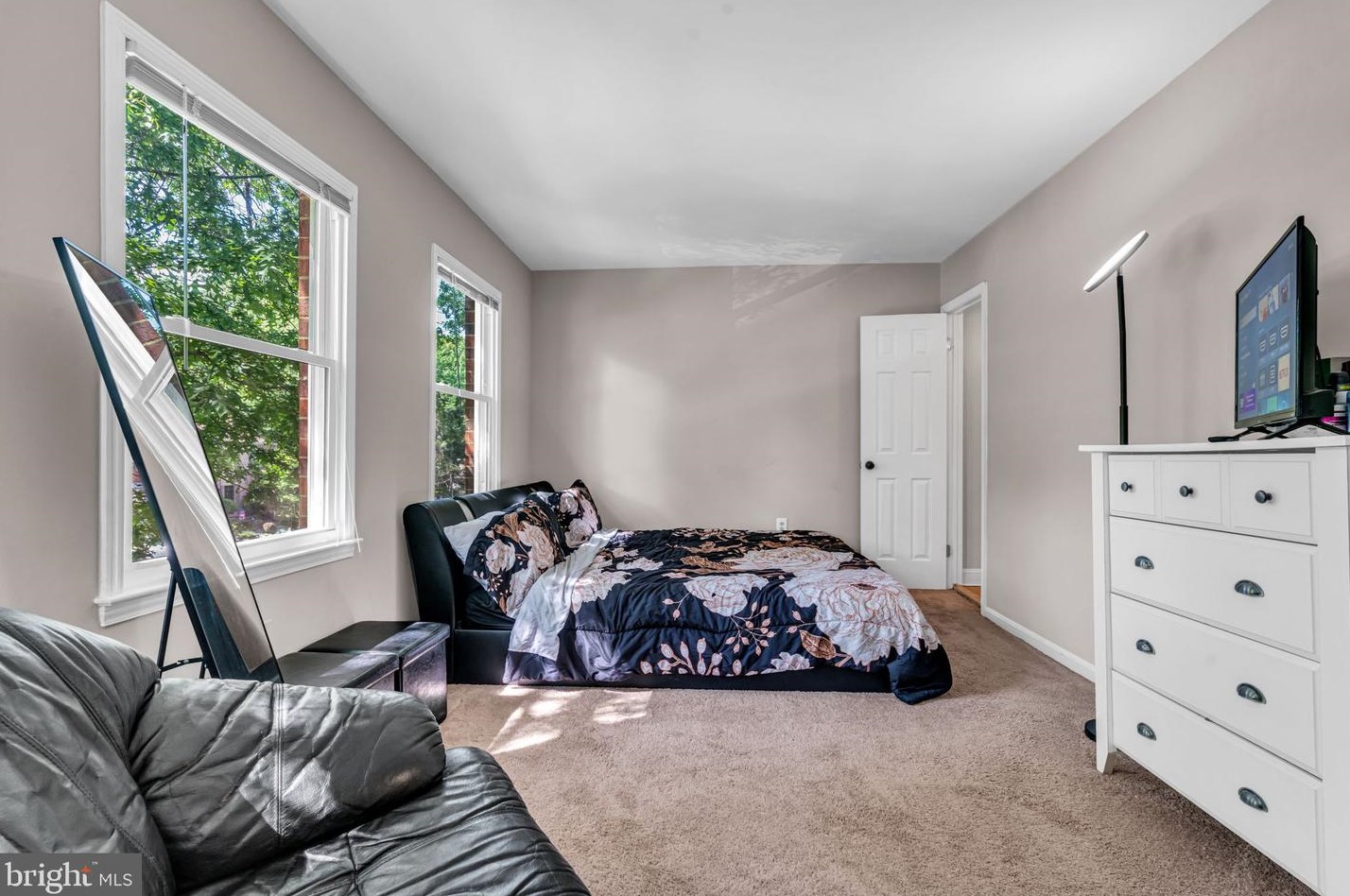 1919 Mariner Ln, Woodbridge VA  22192-2329 exterior