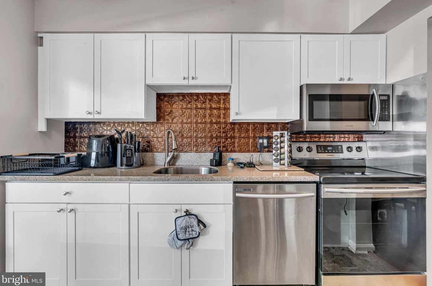 1919 Mariner Ln, Woodbridge VA  22192-2329 exterior