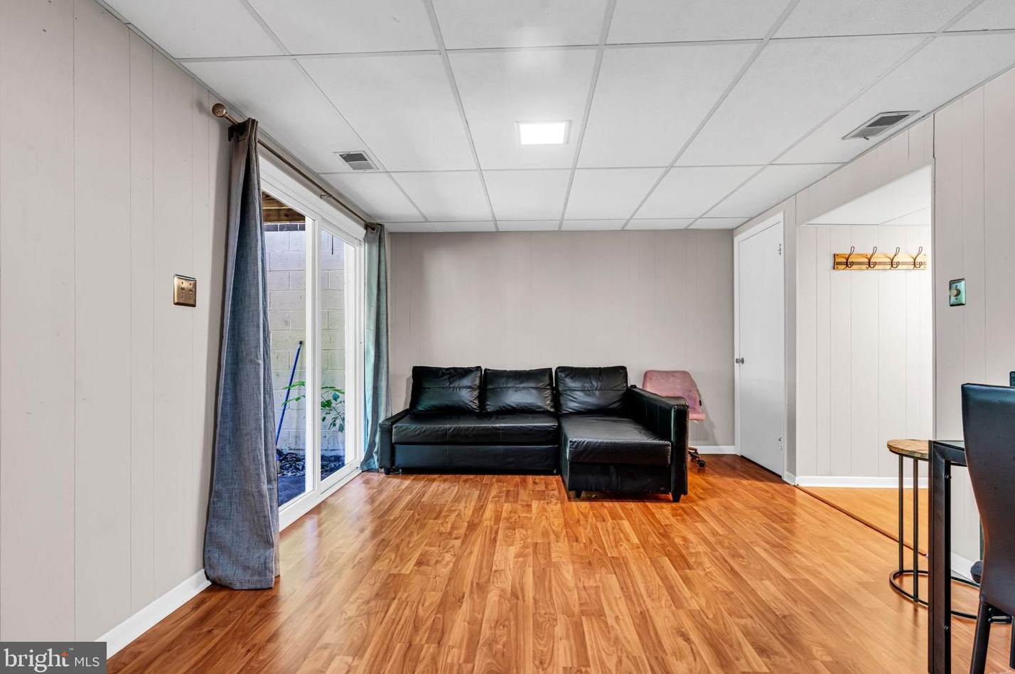 1919 Mariner Ln, Woodbridge VA  22192-2329 exterior