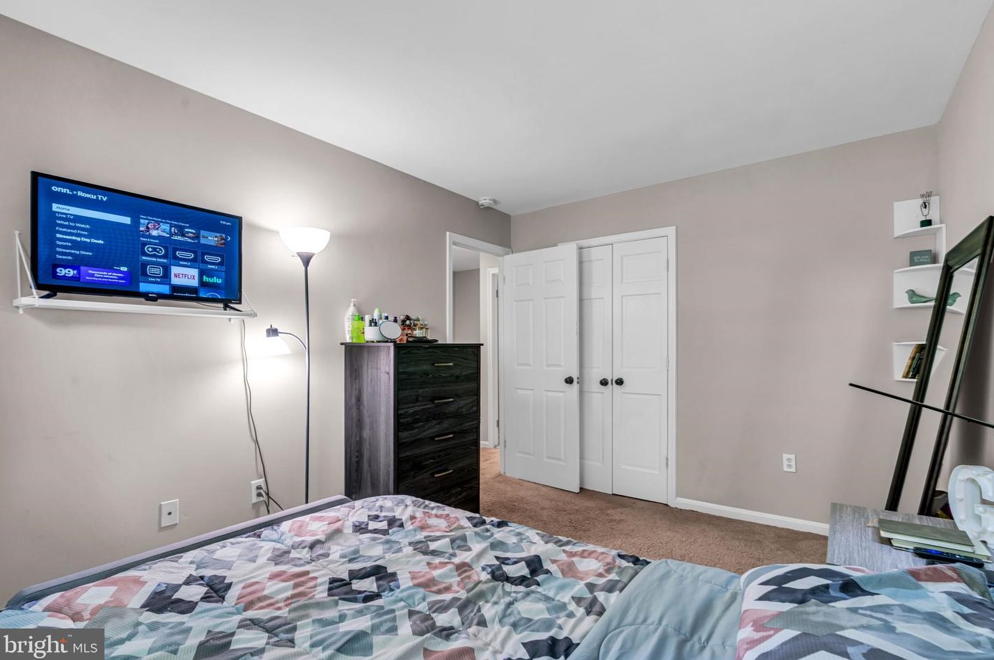 1919 Mariner Ln, Woodbridge VA  22192-2329 exterior