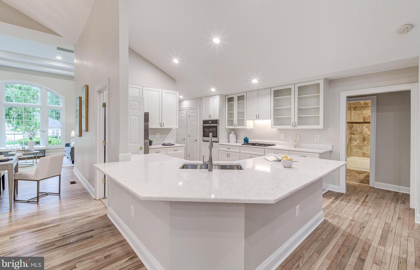 1846 Strickland Ct, Woodbridge VA  22191-4560 exterior