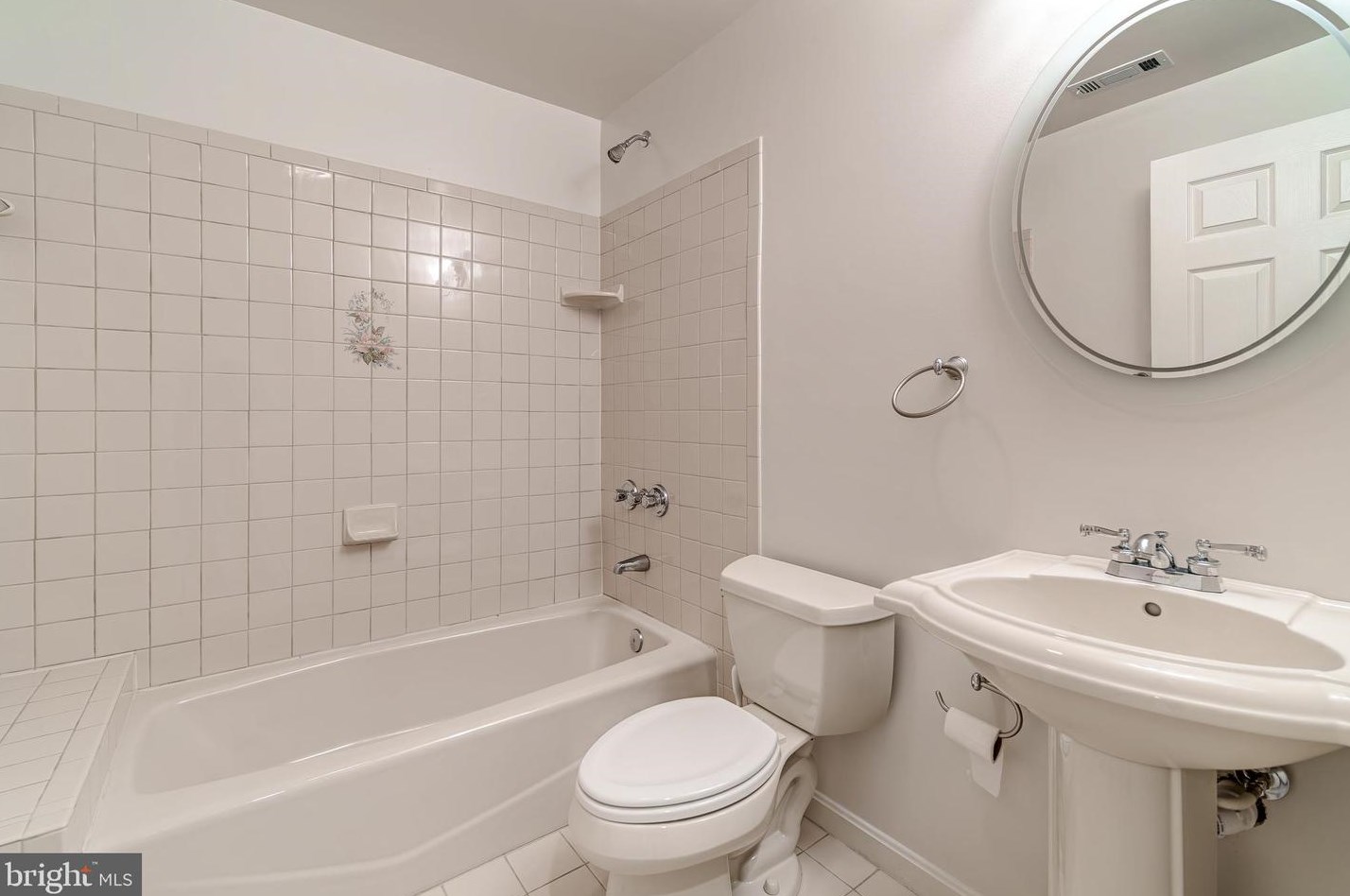 1846 Strickland Ct, Woodbridge VA  22191-4560 exterior