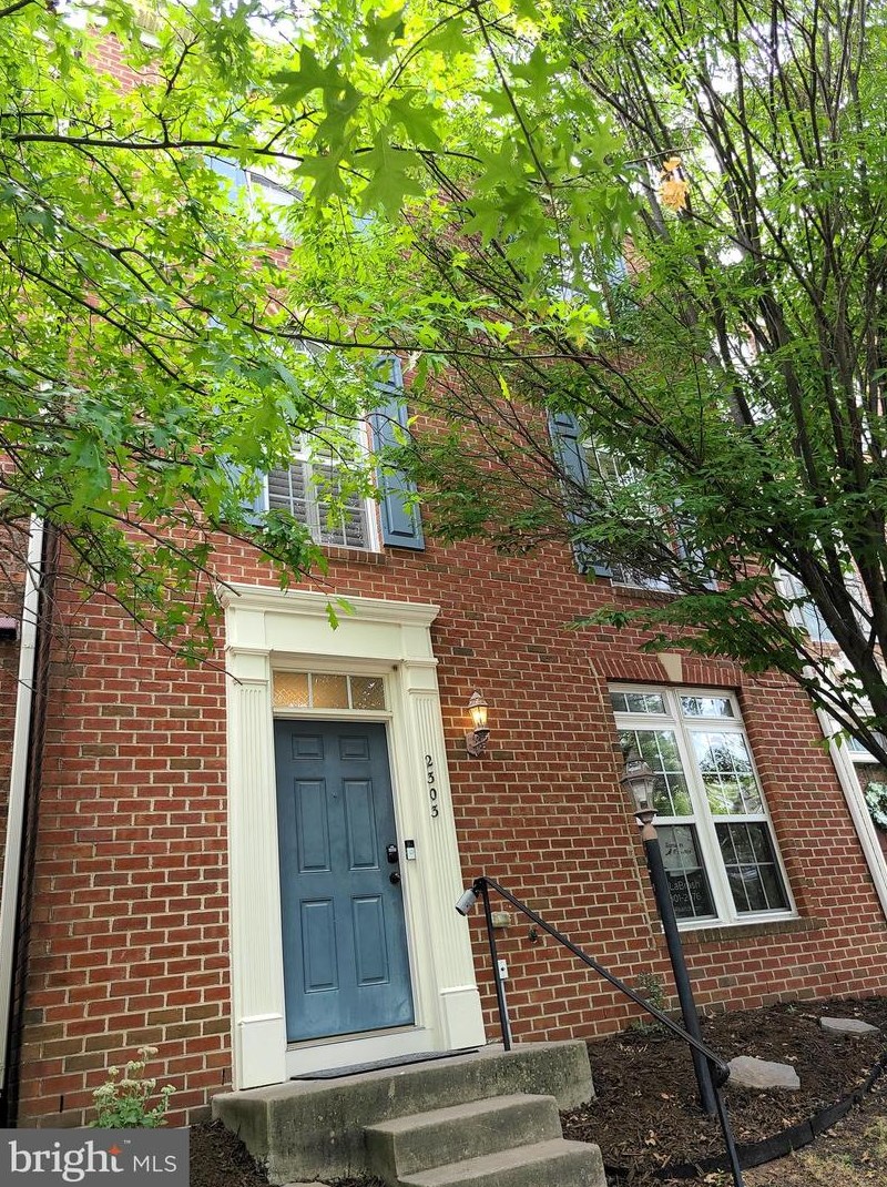 2303 Potomac Club Pkwy, Woodbridge, VA 22191-6519