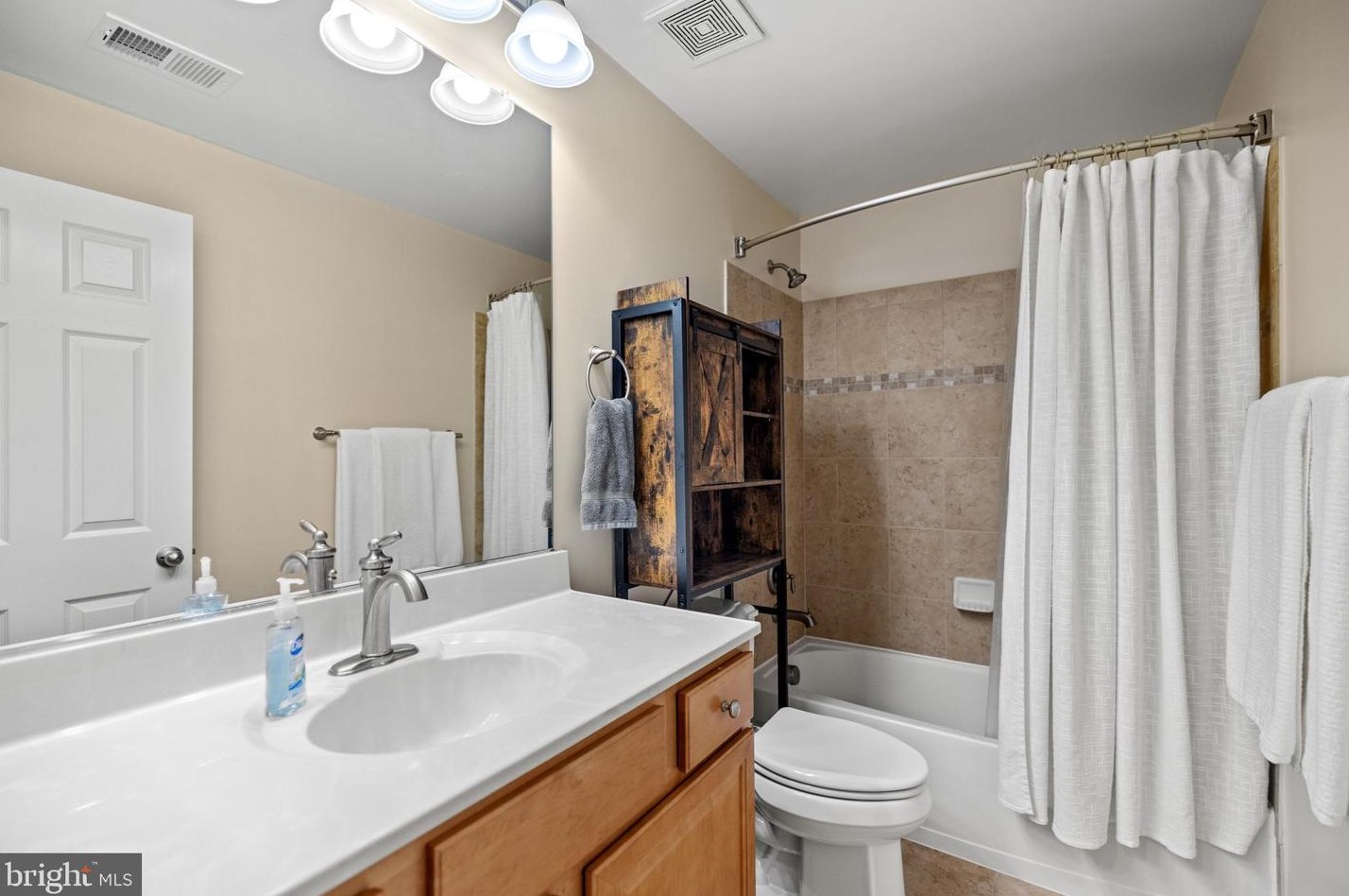 16060 Imperial Eagle Ct, Woodbridge VA  22191-6559 exterior