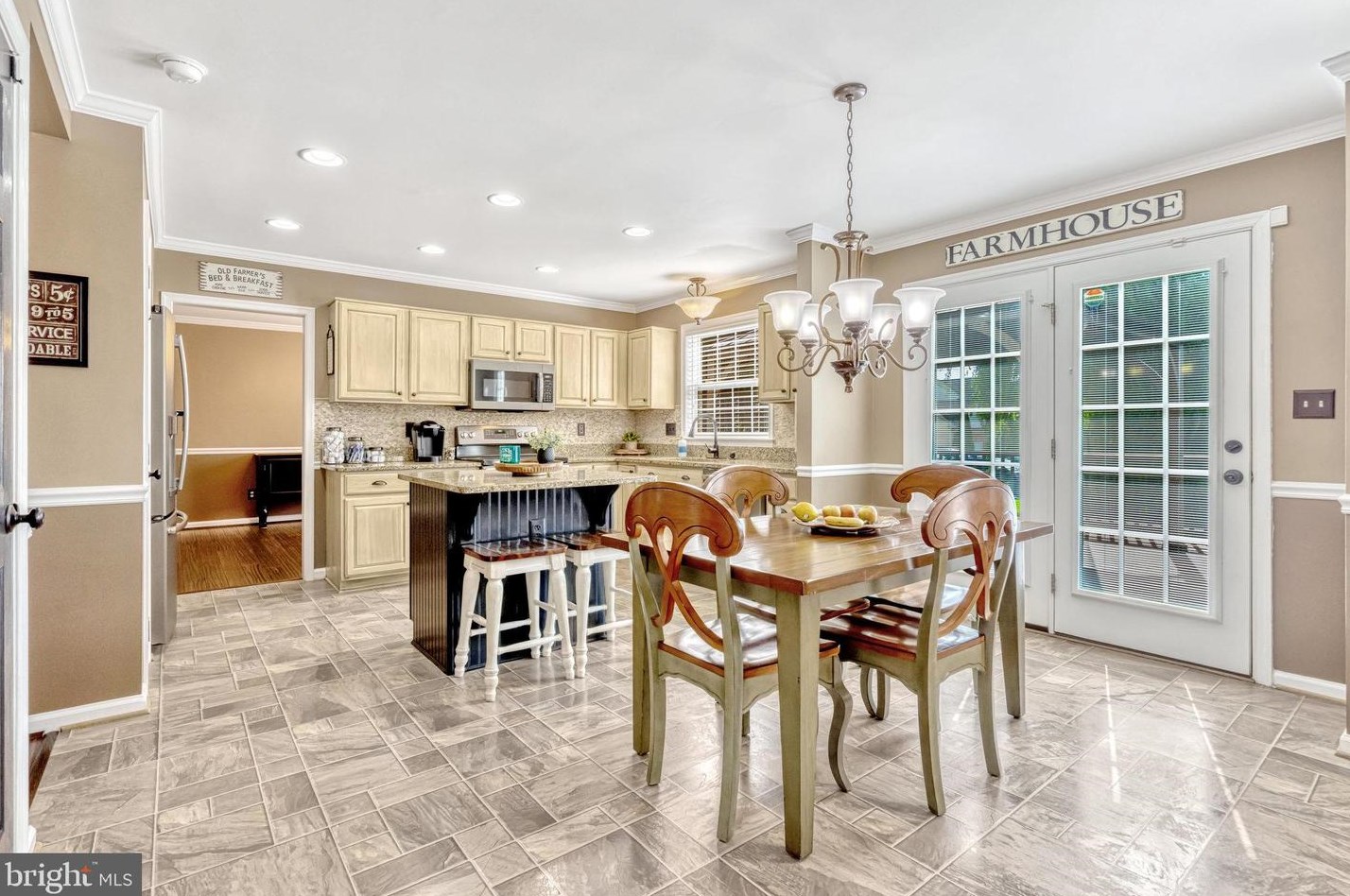 6909 Susquehanna Rd, Gainesville, VA 20155-1656