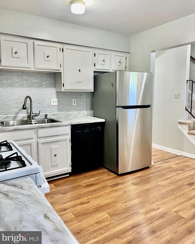 3511 Castle Hill Dr, Woodbridge VA  22193-5326 exterior