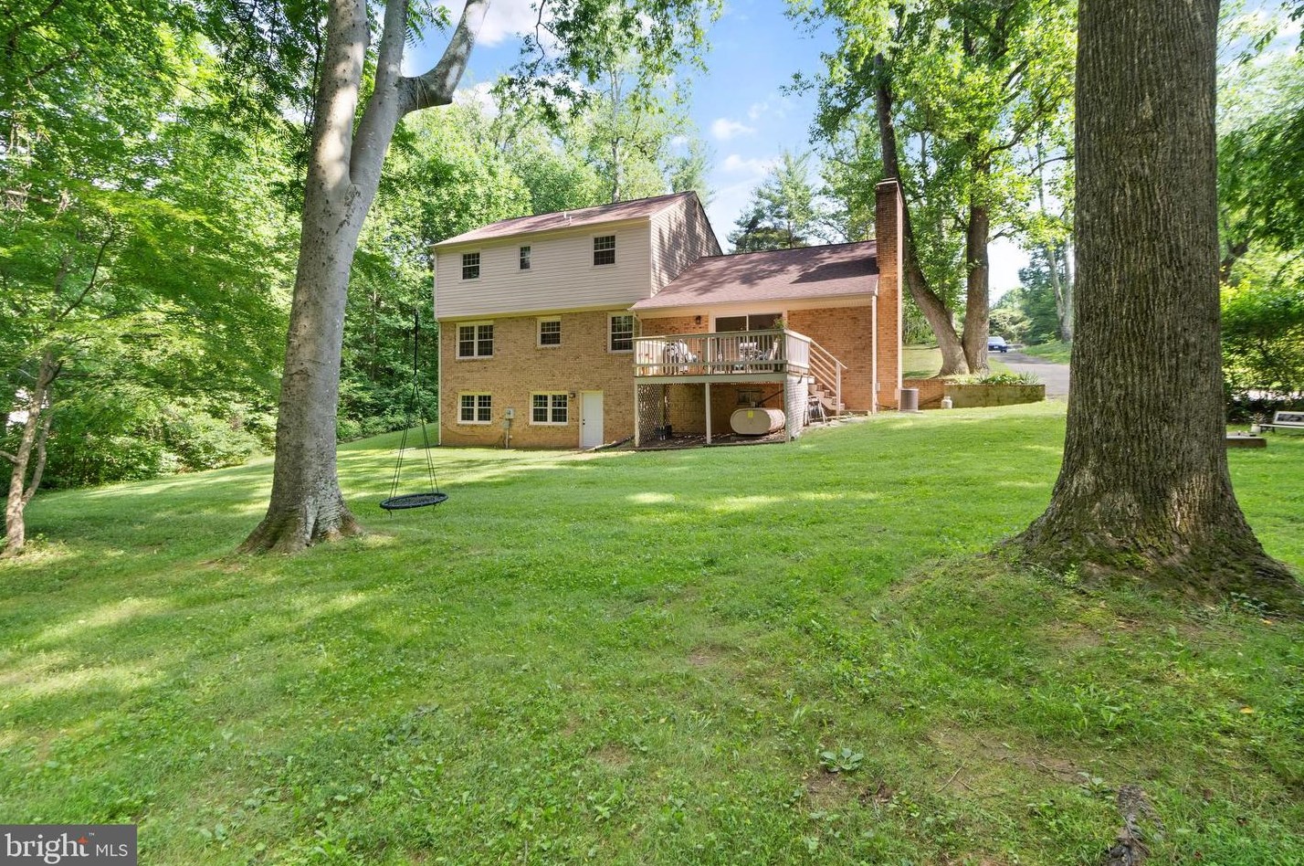 10536 Knollwood Dr, Manassas VA  20111-2834 exterior