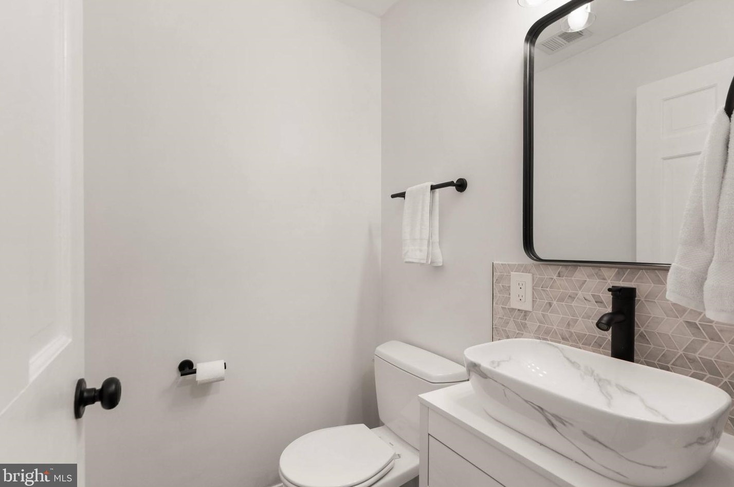 10536 Knollwood Dr, Manassas VA  20111-2834 exterior