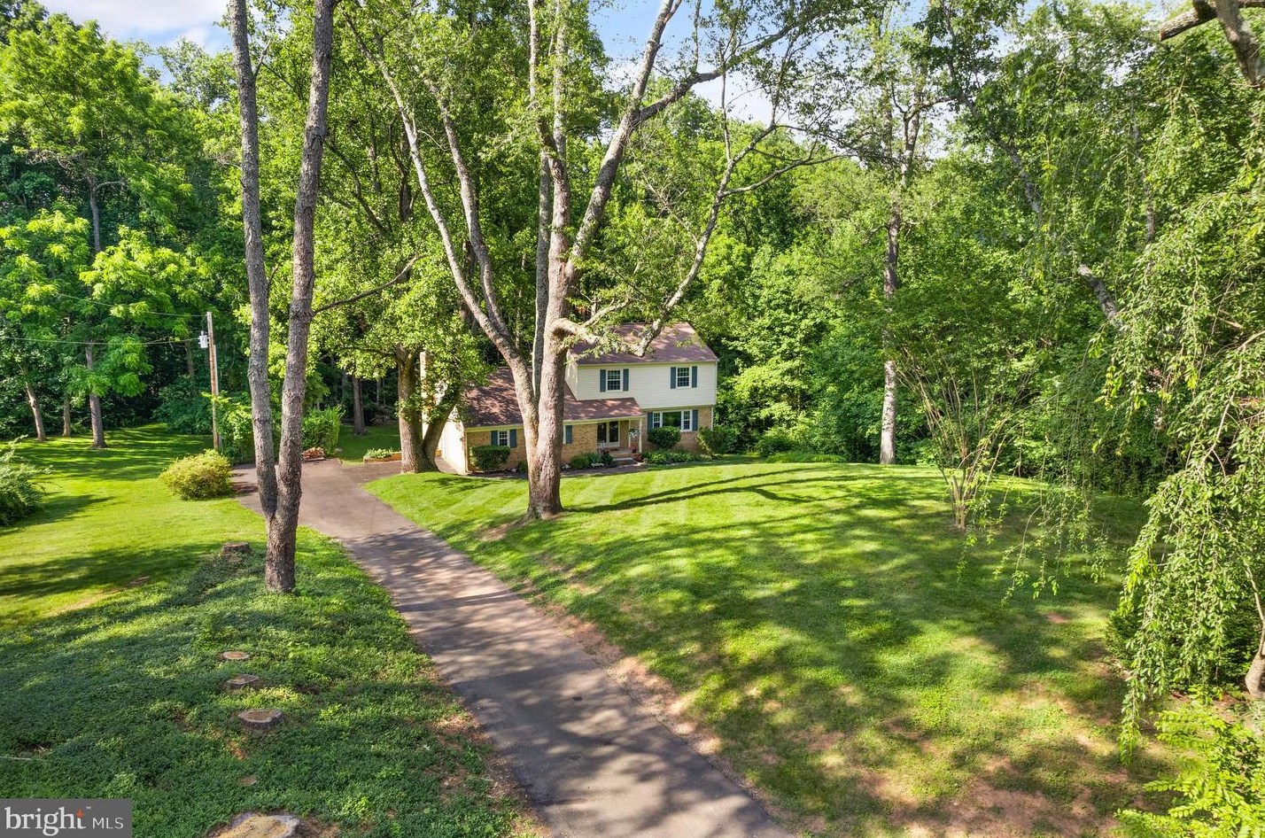 10536 Knollwood Dr, Manassas VA  20111-2834 exterior