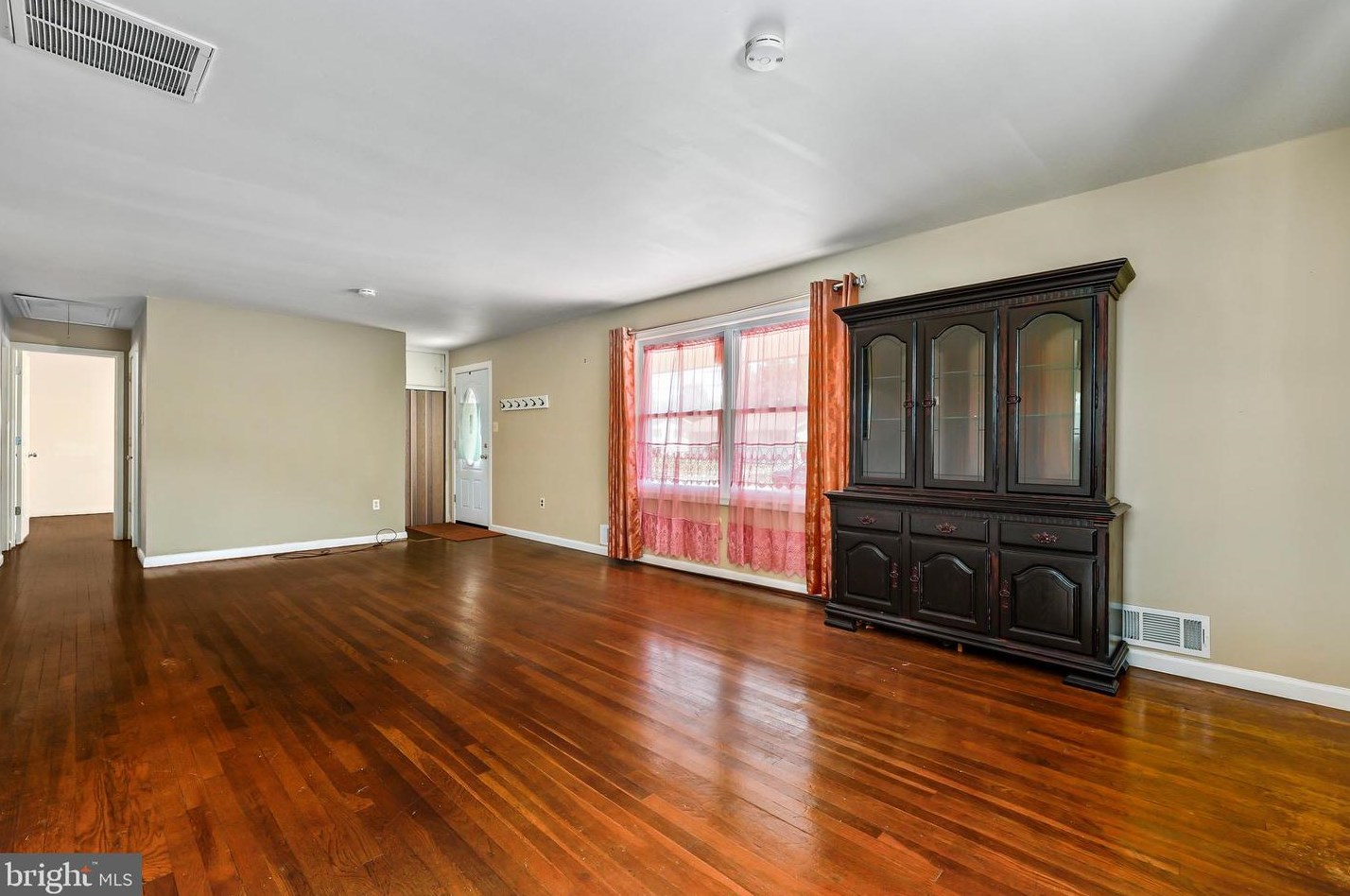 13506 Wood St, Woodbridge VA  22191-1323 exterior