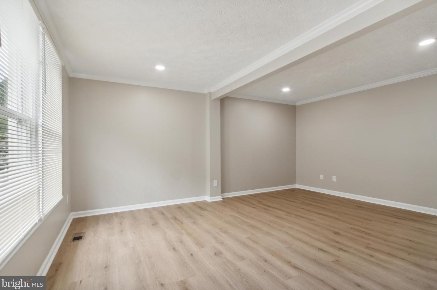 3863 Sunny Brook Ct, Woodbridge, VA 22192-6442