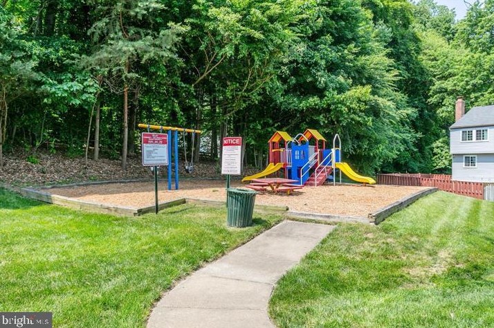 3863 Sunny Brook Ct, Woodbridge VA  22192-6443 exterior