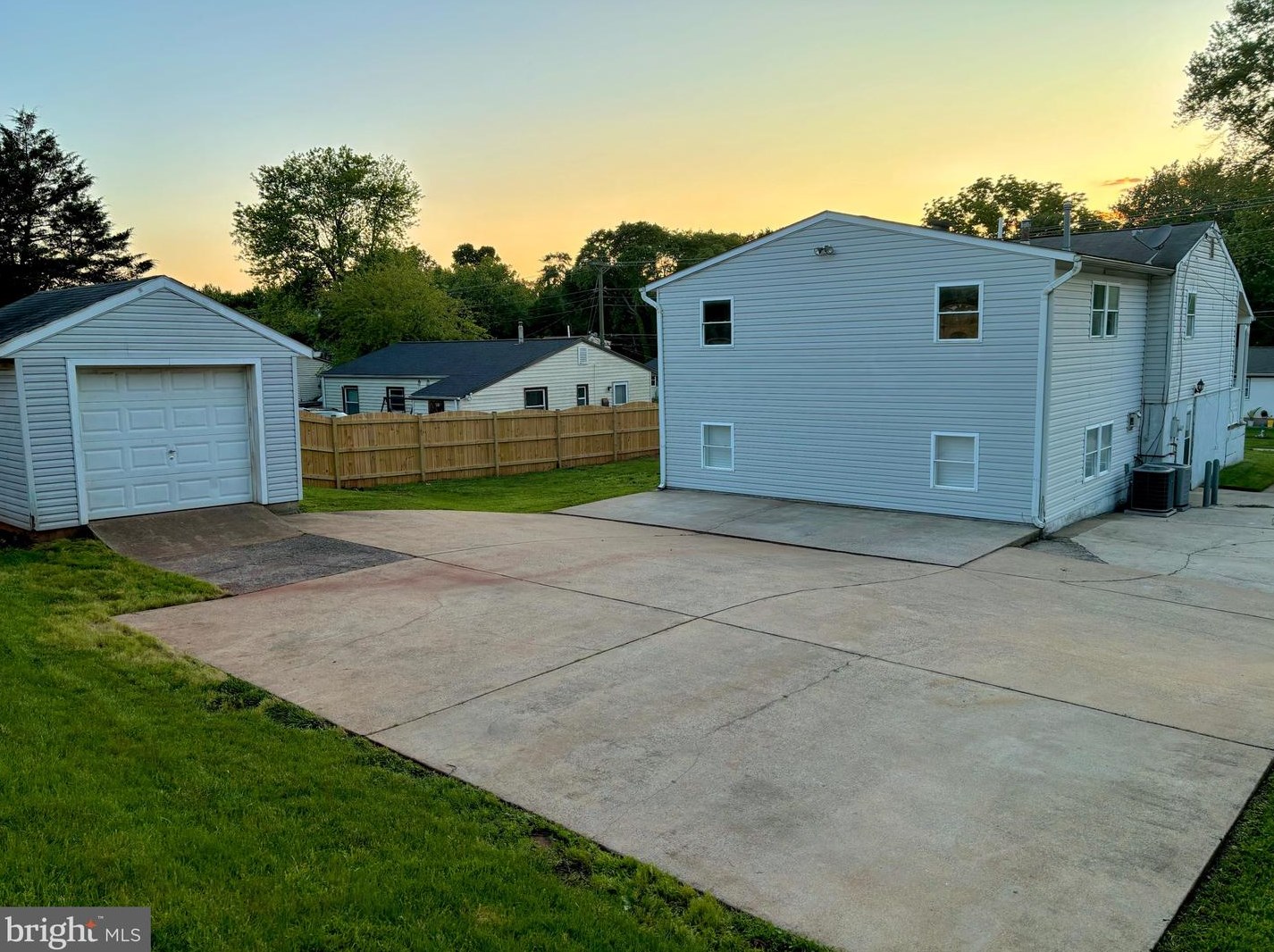 7807 Amherst Dr, Manassas, VA 20111