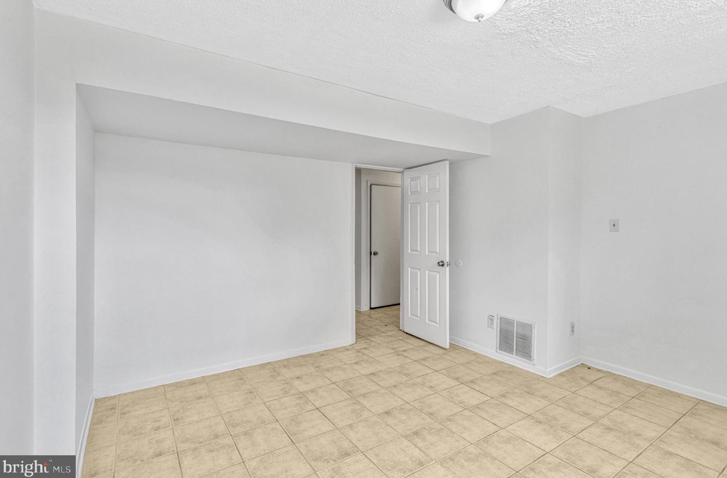 12532 Armada Pl, Woodbridge VA  22192-3135 exterior
