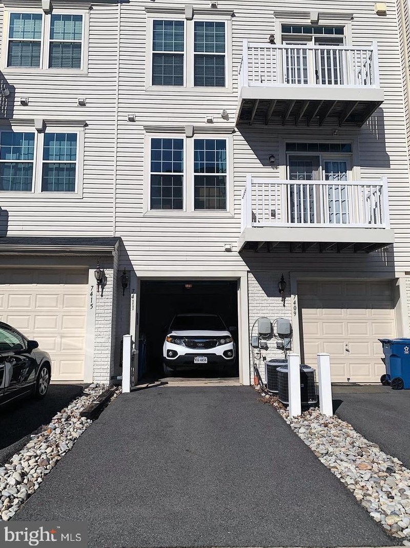 7411 Brunson Cir, Gainesville, VA 20155