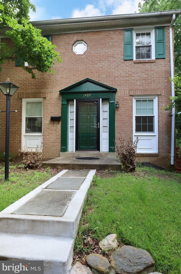 1407 Deerfield Ln, Woodbridge, VA 22191