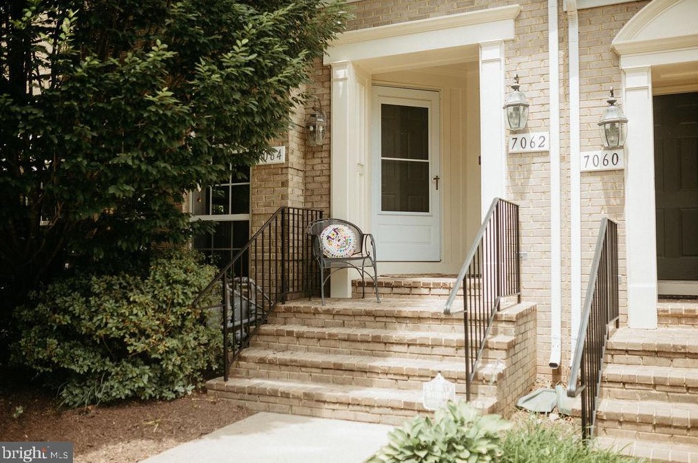 7064 Little Thames Dr, Gainesville, VA 20155