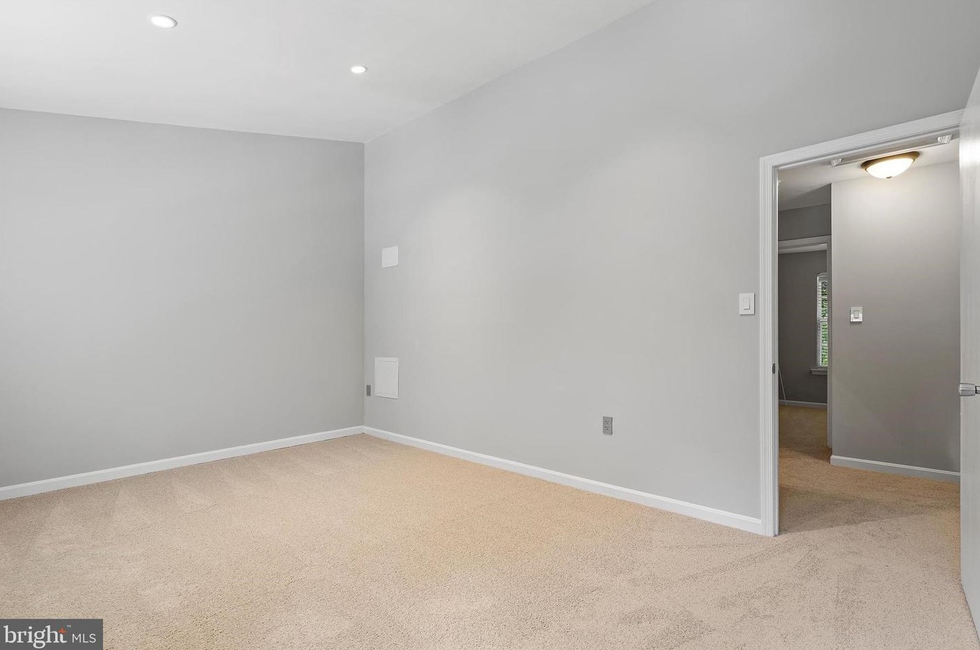 15244 Streamside Ct, Dumfries VA  22025-3021 exterior