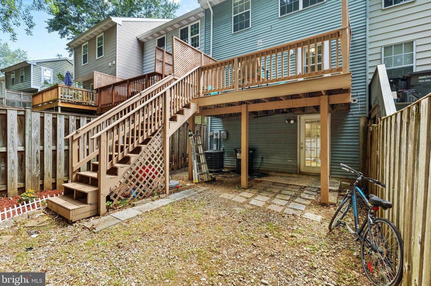 15244 Streamside Ct, Dumfries VA  22025-3021 exterior