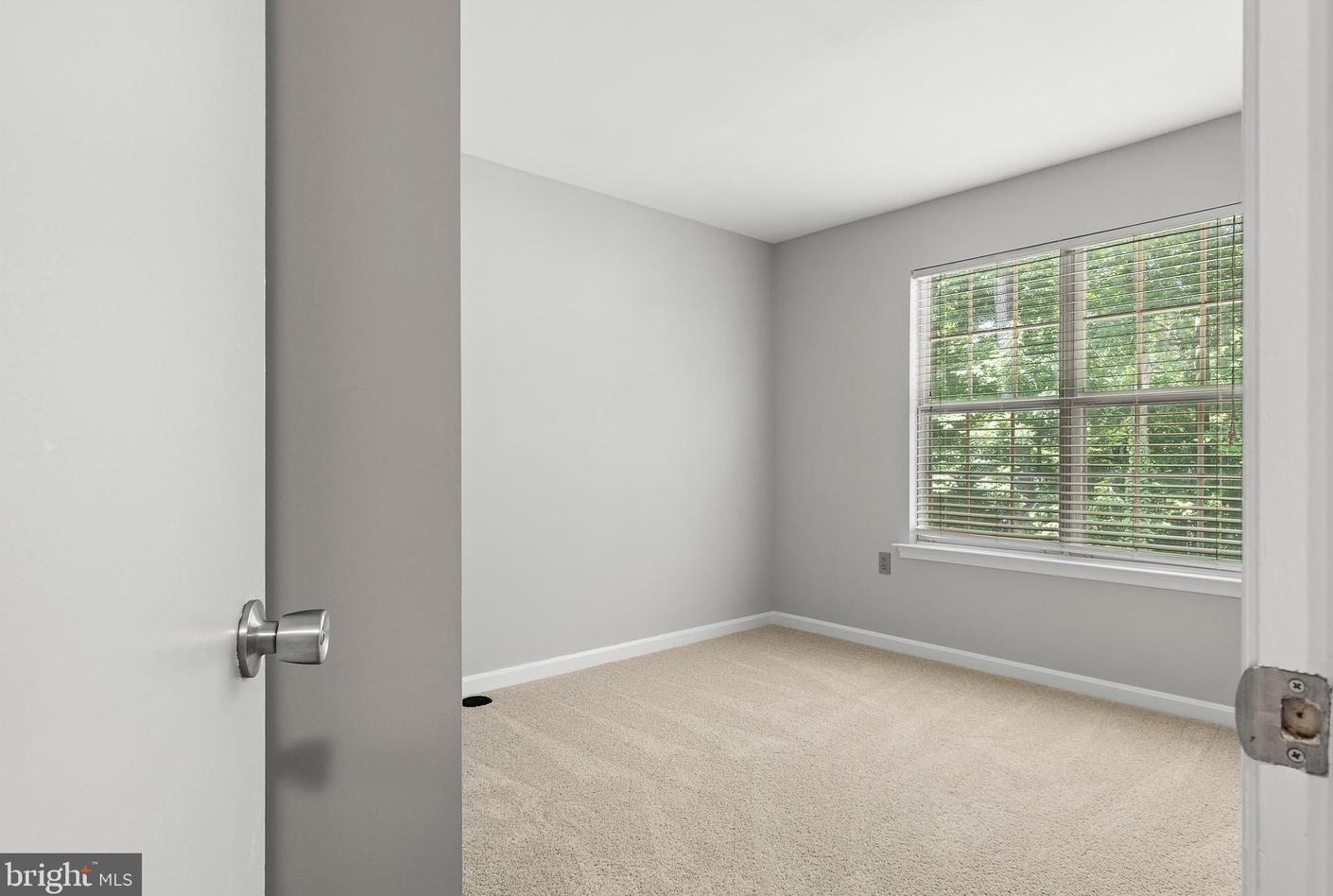15244 Streamside Ct, Dumfries VA  22025-3021 exterior