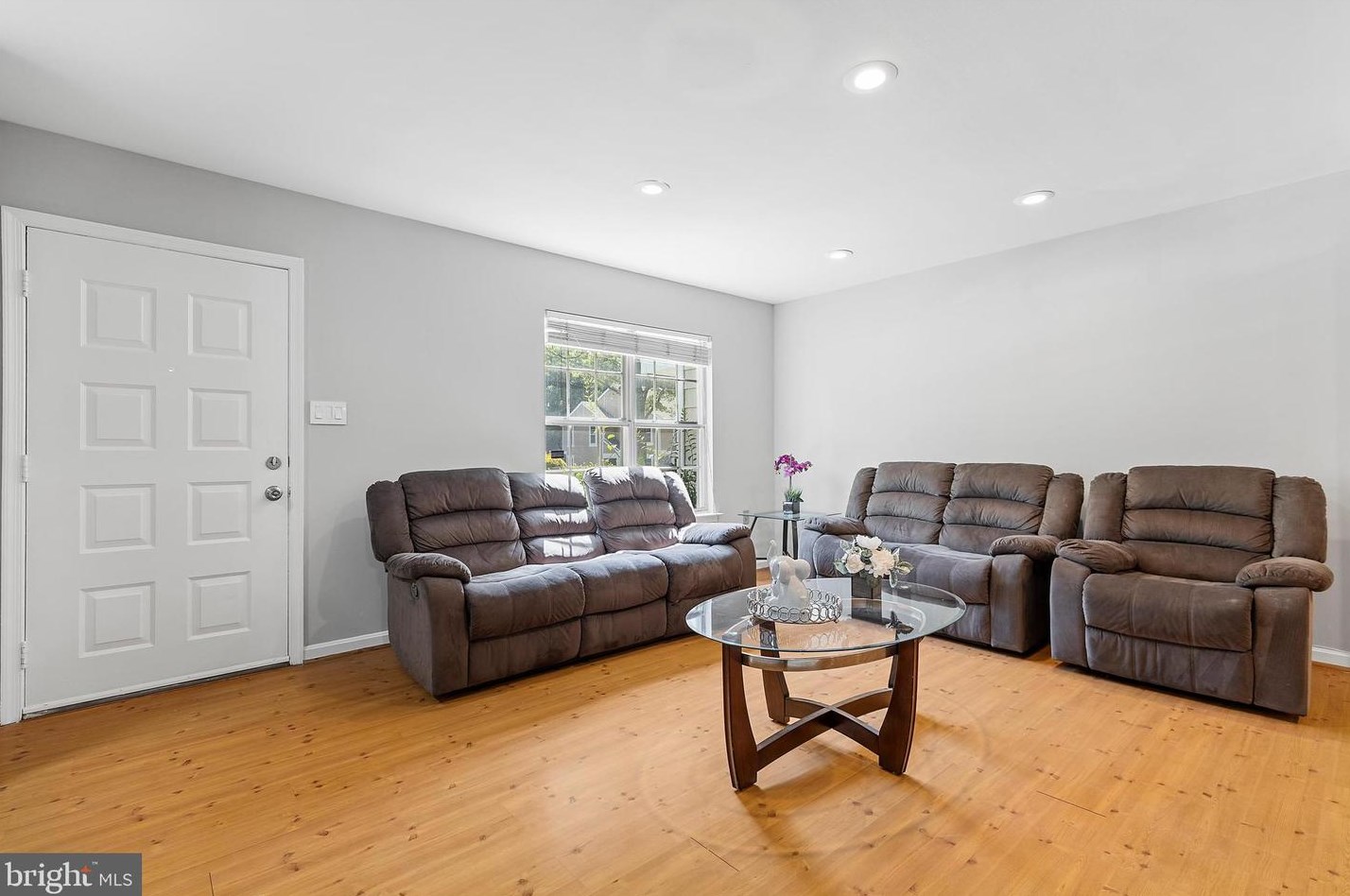 15244 Streamside Ct, Dumfries VA  22025-3021 exterior