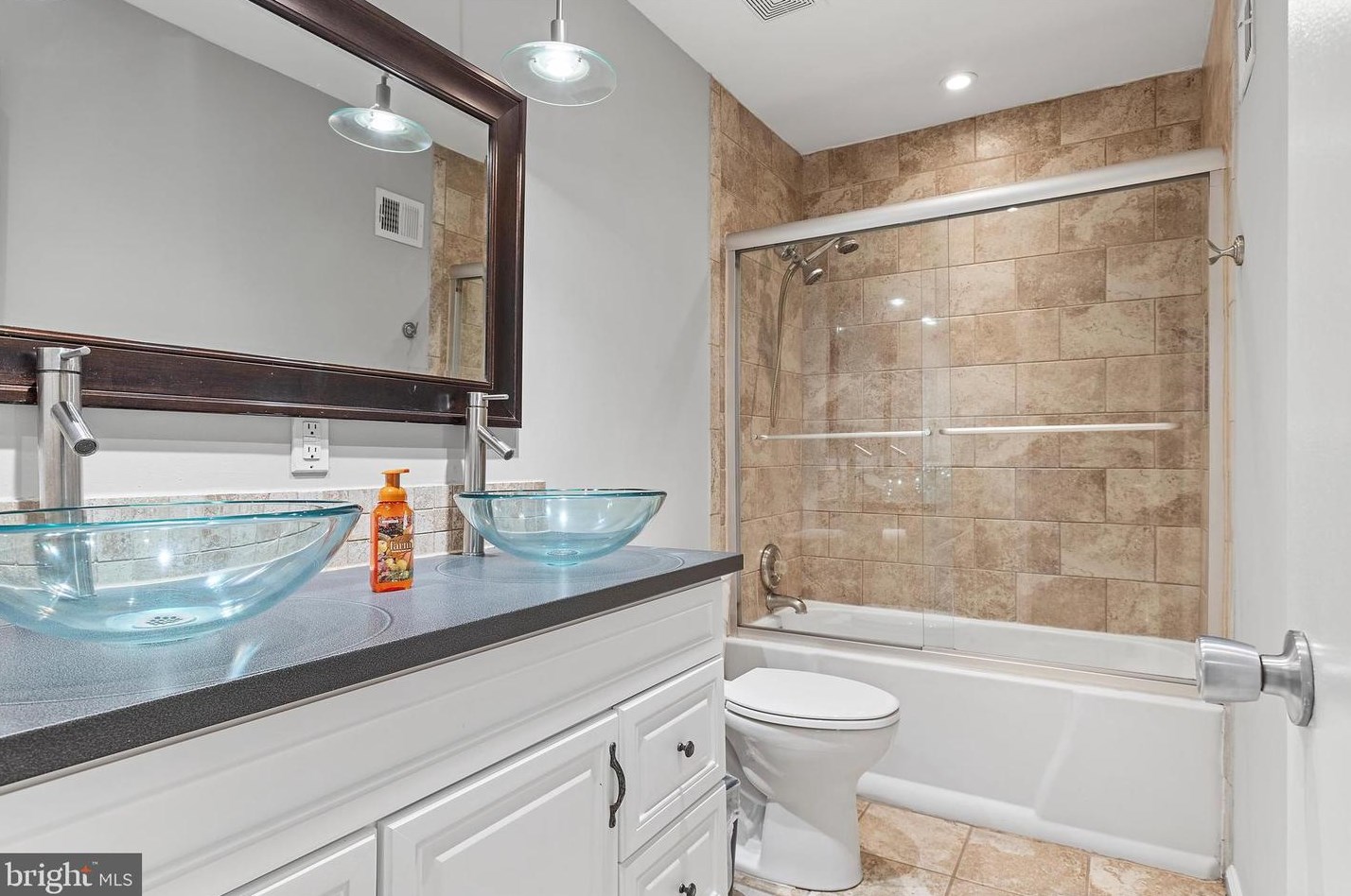 15244 Streamside Ct, Dumfries VA  22025-3021 exterior
