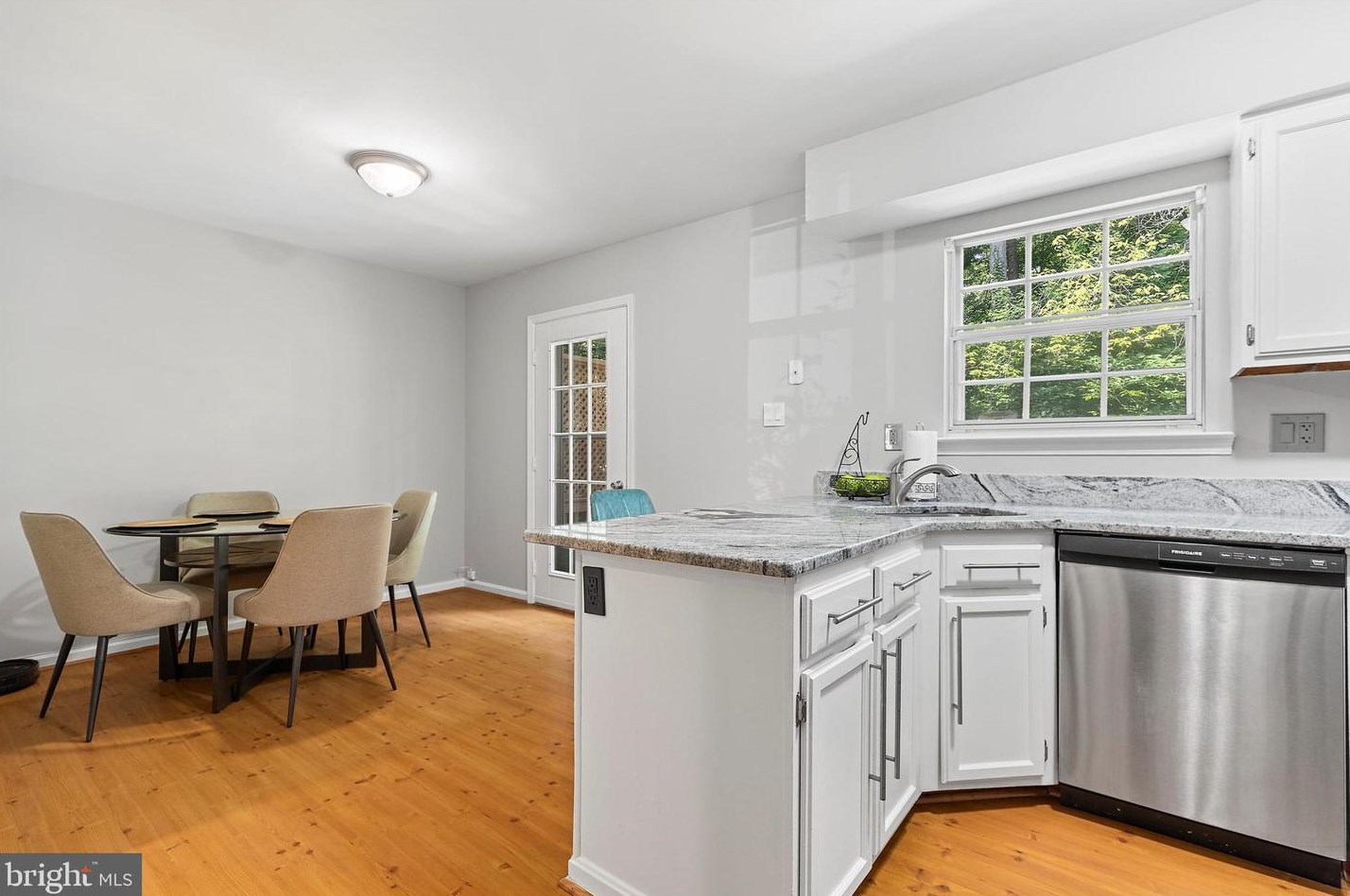 15244 Streamside Ct, Dumfries VA  22025-3021 exterior