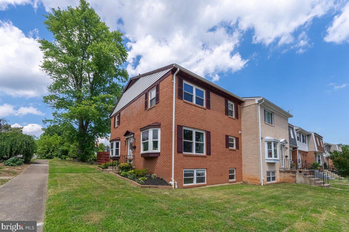 1418 Cottonwood Ct, Woodbridge, VA 22191