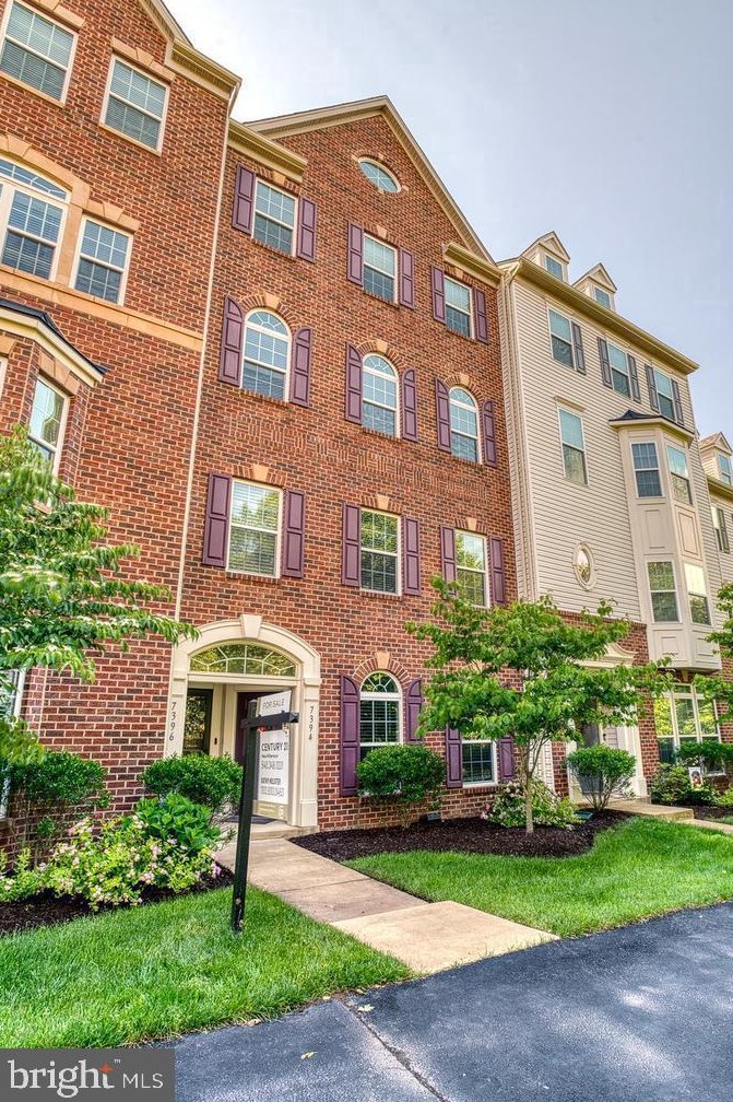 7396 Brunson Cir, Gainesville, VA 20155