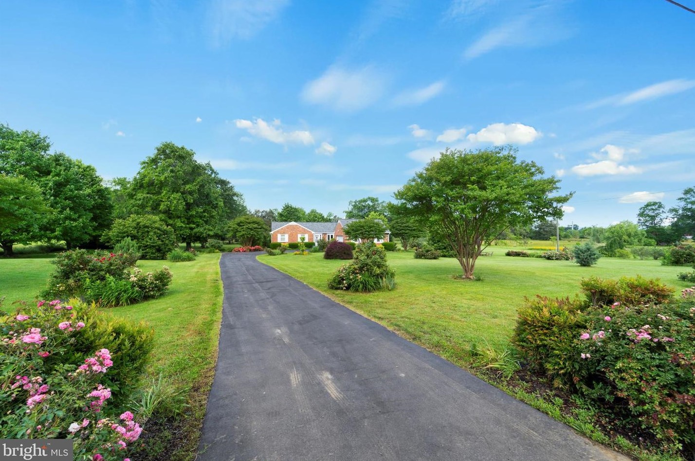 9038 Burwell Rd, Nokesville, VA 20181-1028