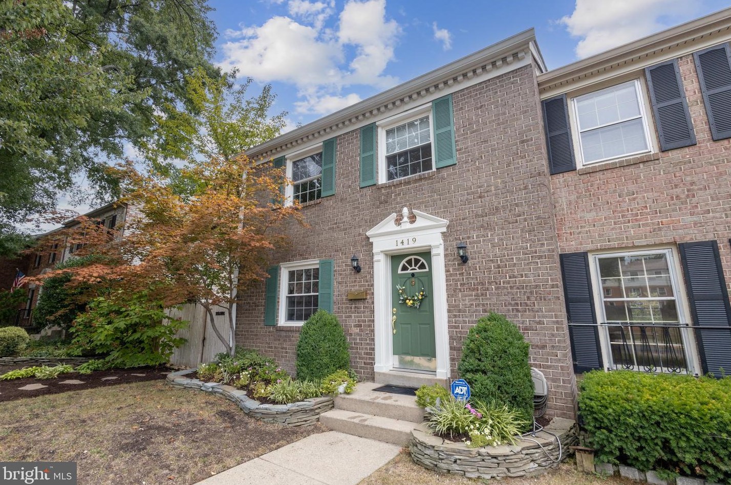 1419 Admiral Dr, Woodbridge, VA 22192-2602