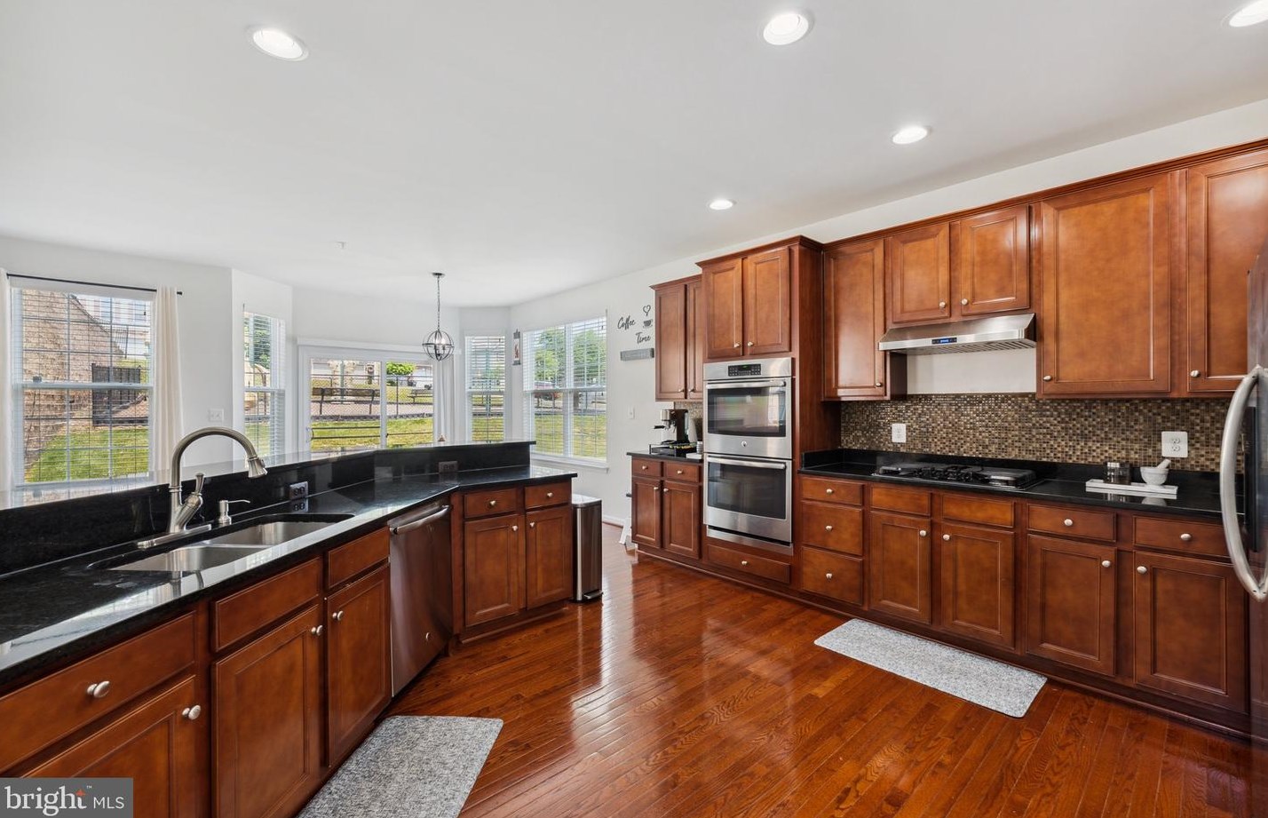 3546 Eagle Ridge Dr, Woodbridge VA  22191-6566 exterior