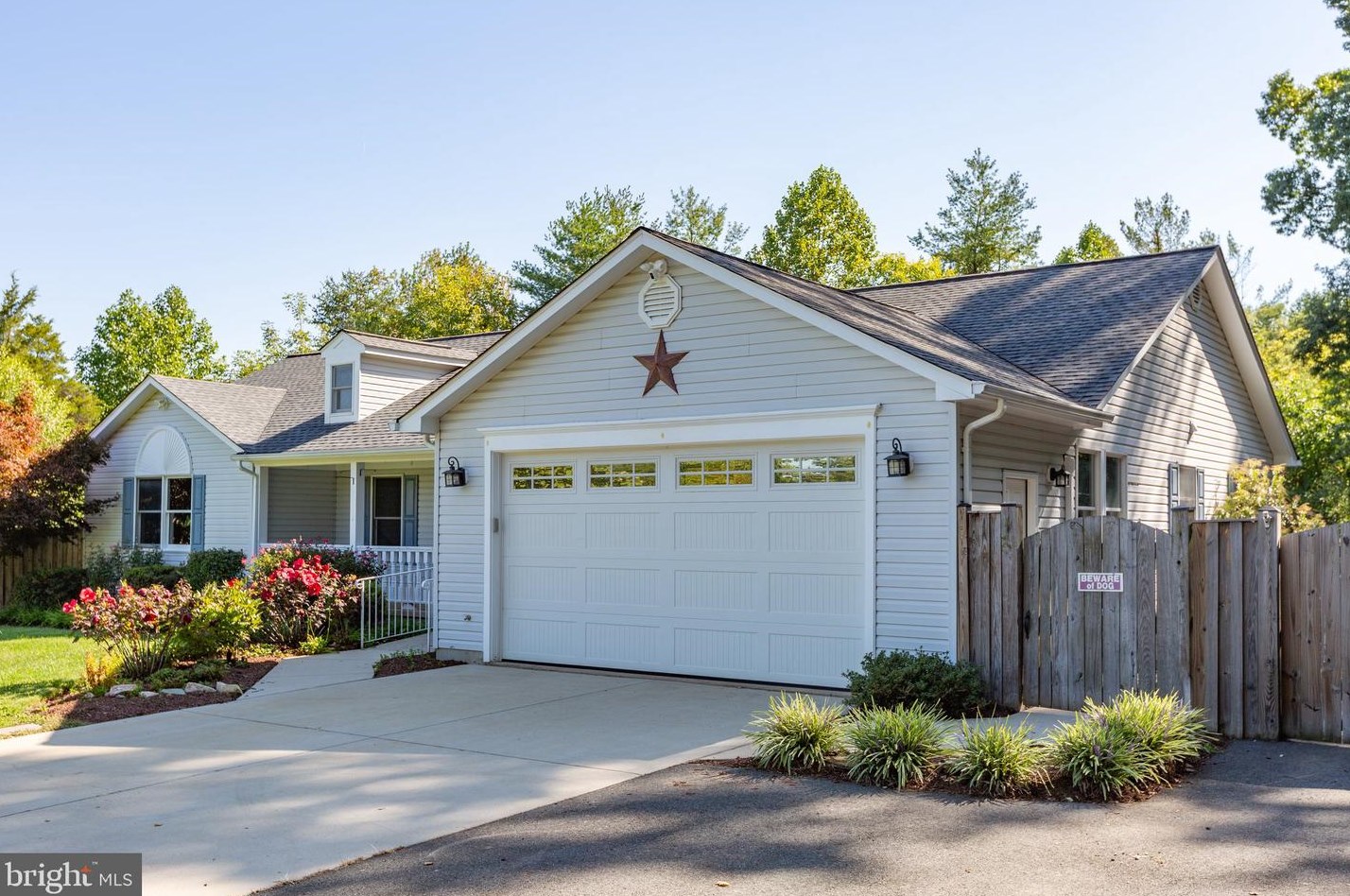 10647 Moore Dr, Manassas VA 20111-2929 exterior