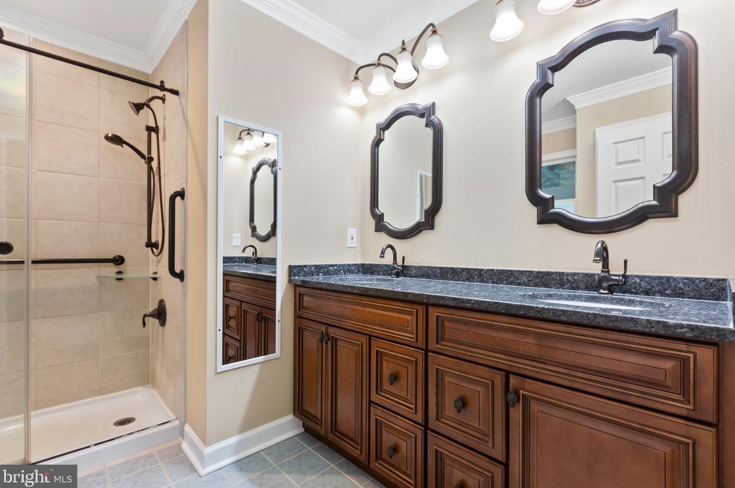 10647 Moore Dr, Manassas VA 20111-2929 exterior