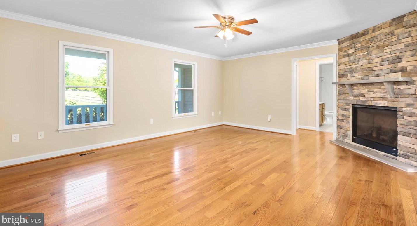 10647 Moore Dr, Manassas VA 20111-2929 exterior