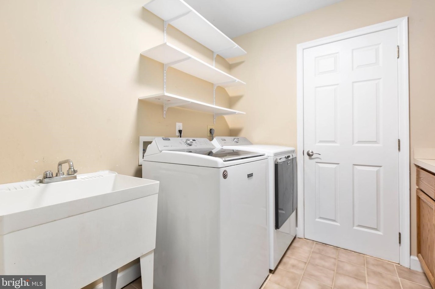 10647 Moore Dr, Manassas VA 20111-2929 exterior