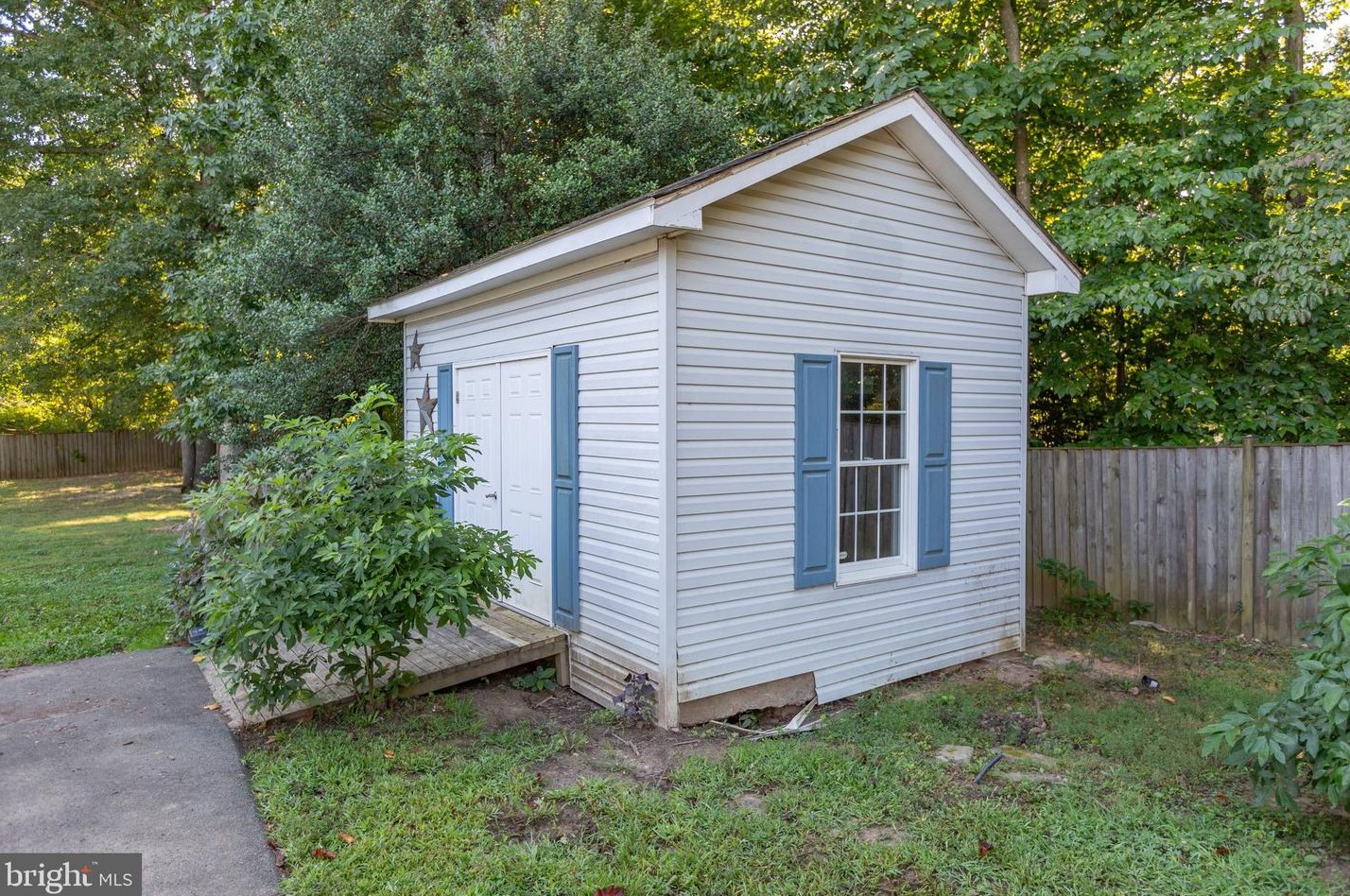 10647 Moore Dr, Manassas VA 20111-2929 exterior